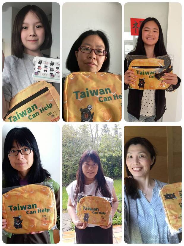 慕尼黑中文學校師生手持僑委會「Taiwan Can Help」防疫關懷包，聲援臺灣參與WHA及加入WHO