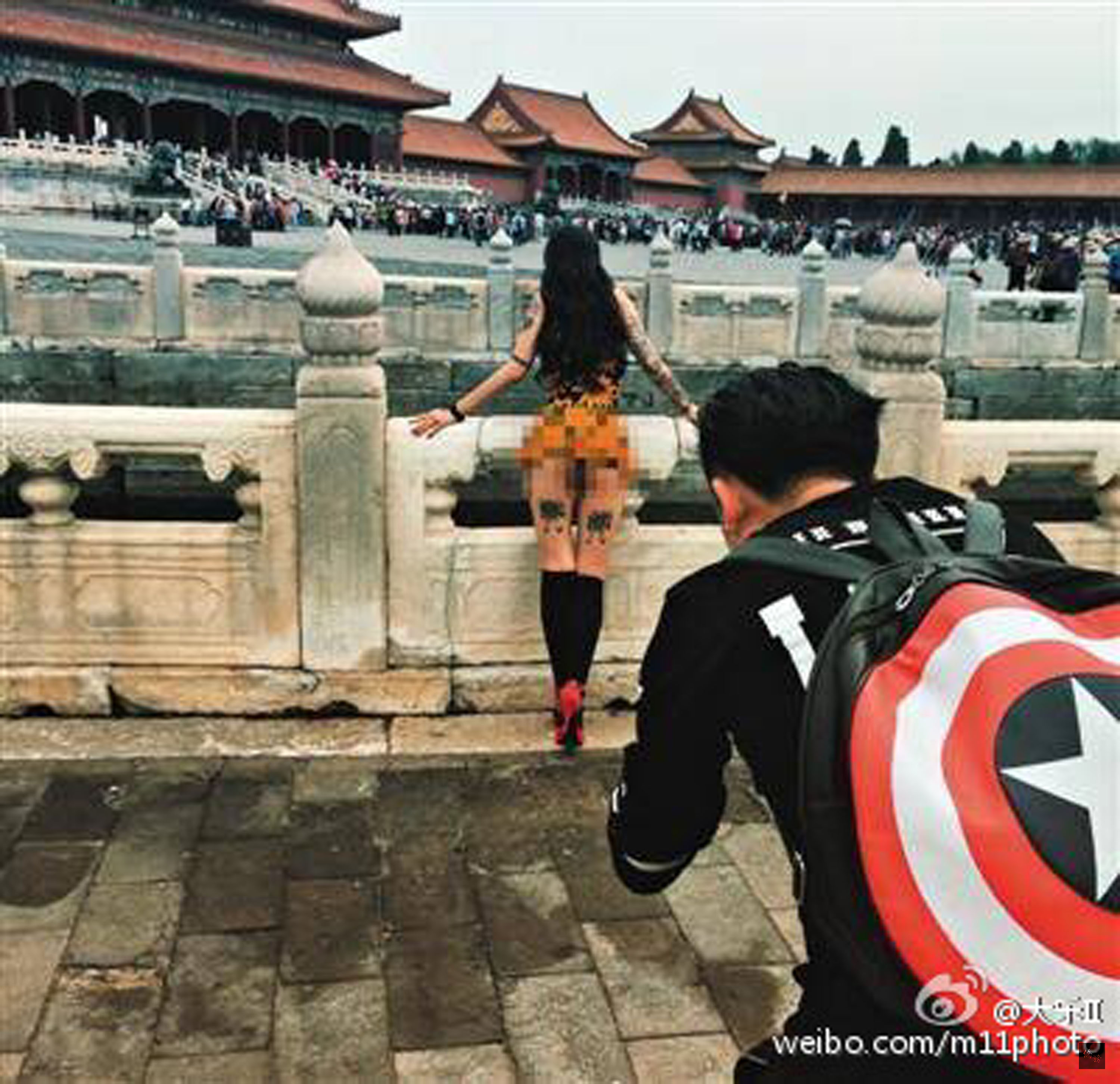 中國大陸攝影師WANIMAL近日發表一組在北京故宮拍攝的女性人體藝術照,引起爭議。他隨後回應,景區拍裸照「不是新鮮事」,也沒有影響任何人。(中央社提供)