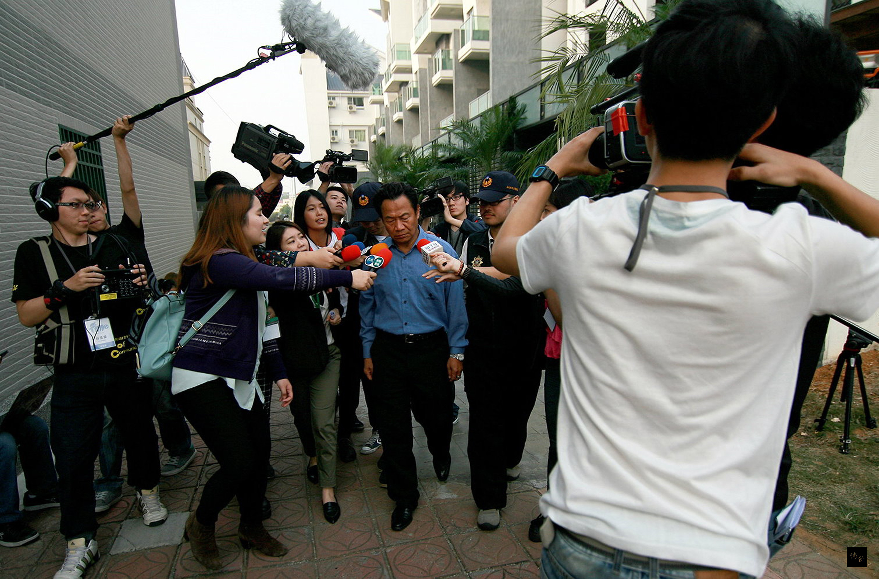 中正大學傳播系學生組隊拍攝「非關真相」微電影，勇敢挑戰記者與警察間敏感議題，也描述記者行業的價值與無奈，一舉奪下海外第5屆澳門國際微電影節微電影星火獎。（中央社提供）