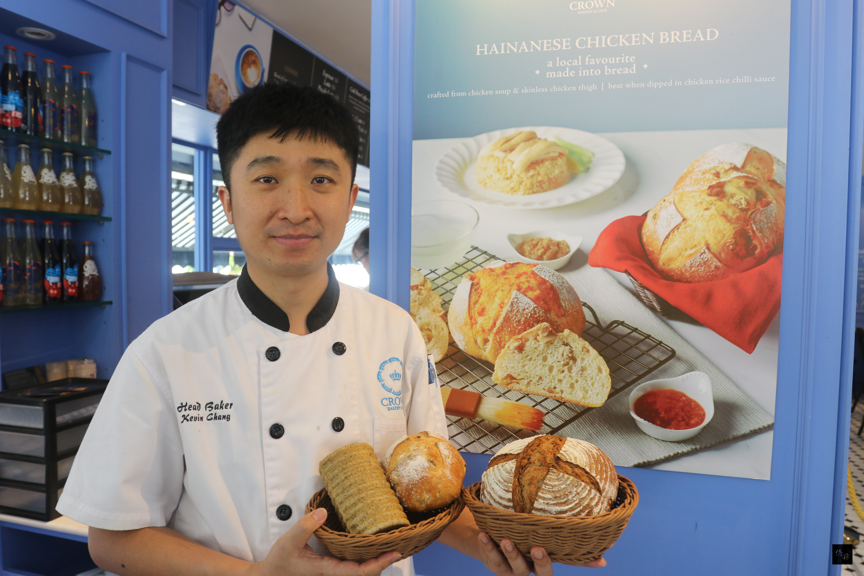 台灣麵包師傅張文勇累積國際烘焙經驗,結合新加坡知名的海南雞飯優勢,烘焙出獨樹一格的海南雞麵包,發揮台灣烘焙業南向東協國家的軟實力。(中央社提供)