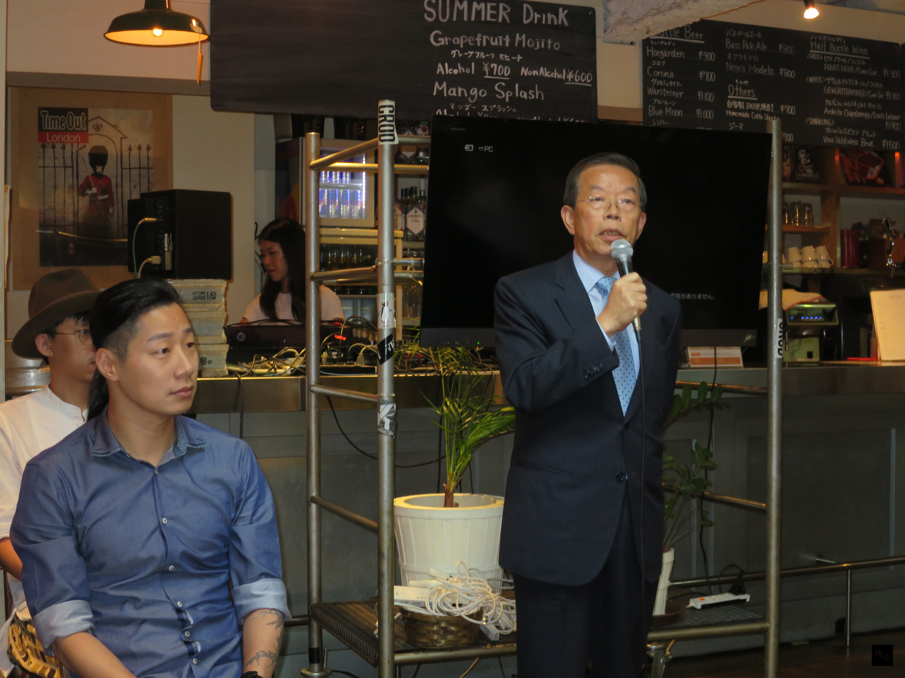 樂團滅火器、大象體操與歌手HUSH等台灣藝人受邀到日本音樂節「Summer Sonic」表演，19日記者會上，駐日代表謝長廷、立委林昶佐出席致辭。（中央社提供）