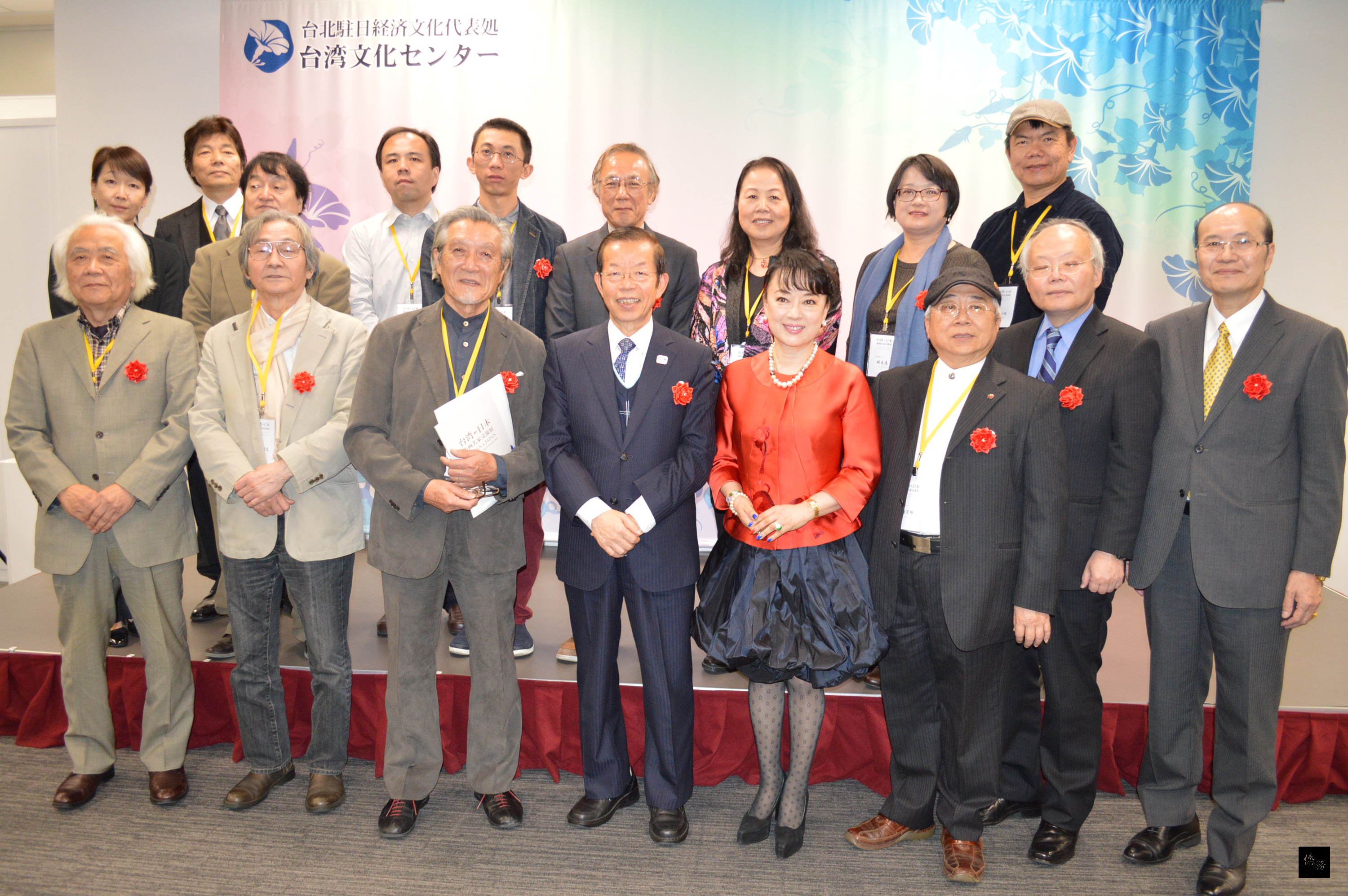 「台灣.日本版畫名家交流展」在東京的台灣文化中心登場,展出20位名家31件傑作。旅日紅星翁倩玉特別受邀展出京都庭園風景的水印木刻作品。(中央社提供)