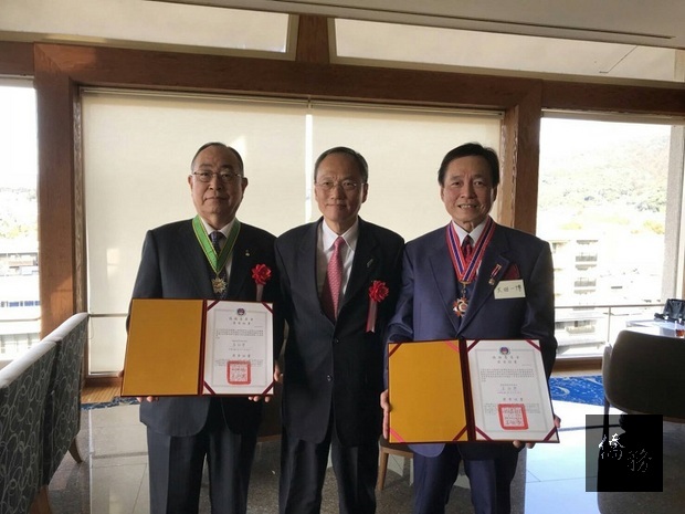 右起王輝生、吳新興、江口克彥。(台湾新聞 BLOG提供)