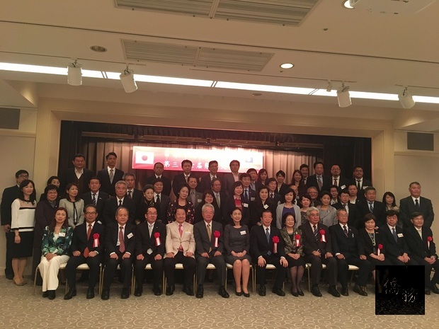 出席來賓合影留念。