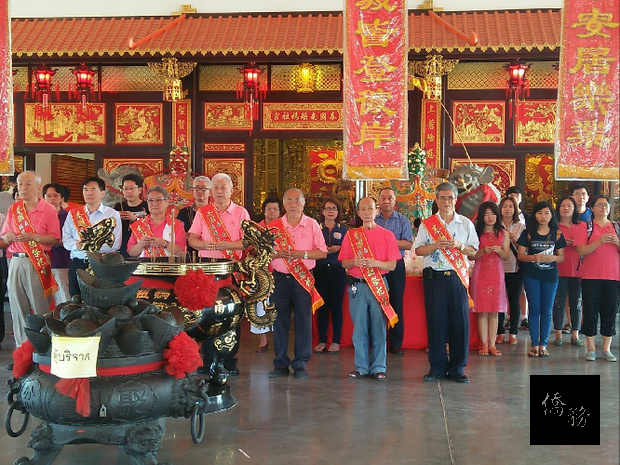 泰國南瑤媽祖宮舉行福德正神及文昌帝君聖誕祈福儀式。(左四為林耀堂)