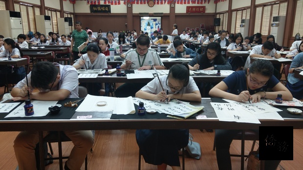 學生現場書法比賽會場。