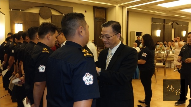 朱曦、王家鵬、丁金煌、黃清榮等人為第9梯次消防訓練班學員舉行授證儀式。