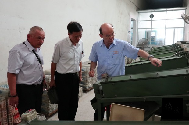 參訪海陽省長城螺絲公司(左起:高國華、高建智、沈盟欽)。