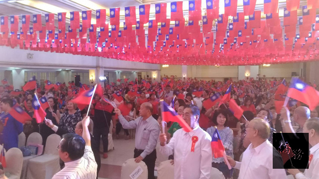 菲律賓南部納卯（Davao）地區的僑界，6日晚間提前慶祝中華民國107年雙十國慶，約有1300名僑胞、台商及菲國政學界人士參加。（中央社提供）