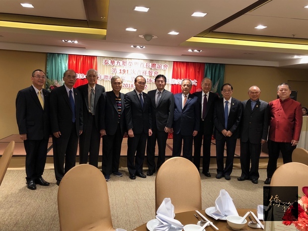 高家富(右六)。