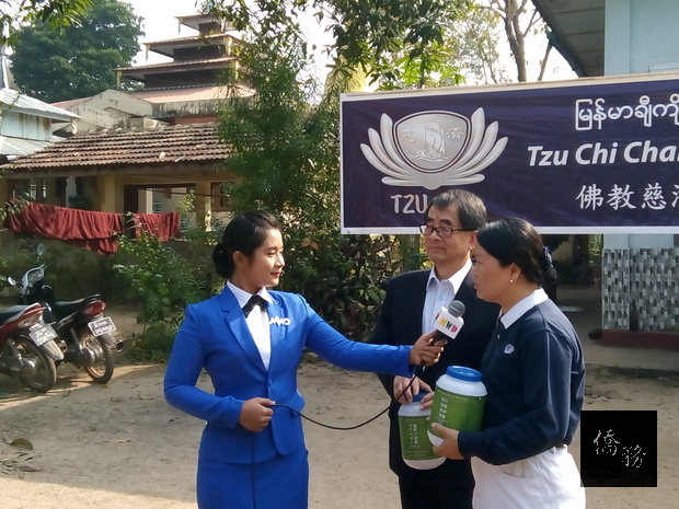 張俊福接受緬甸電視台訪問，肯定稻種發放的善行