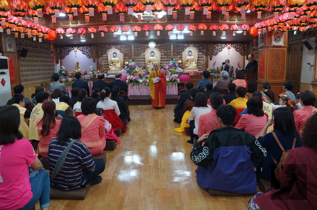 依恩法師強調，大師提倡「人間佛教」指的就是佛說的、人要的、淨化的、善美的，都是生活中非常實用的佛法。