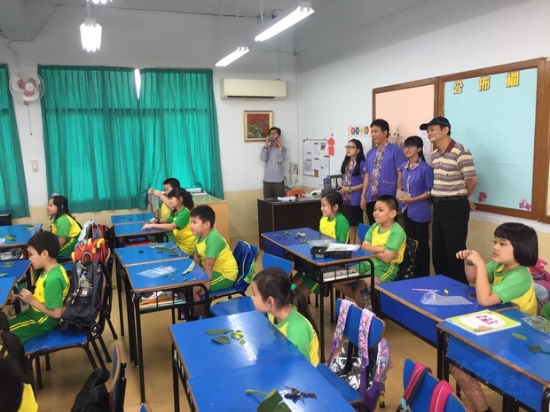 雙方參觀臺校教學情形。