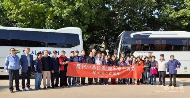 韓華同心聯誼會前往逍遙山慶祝中華民國108年雙十國慶。
