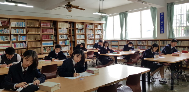 中學部同學作文比賽。