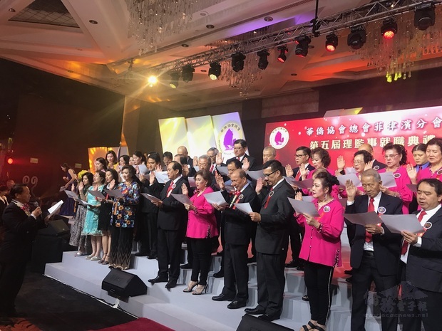 第五屆理監事就職儀式,由張仲蘭主持監誓。