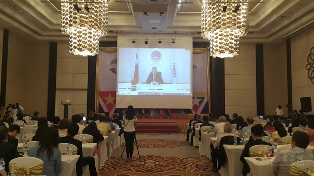 僑務委員會吳新興委員長以影片表達緬甸台商總會首度舉辦四國經濟論壇意義深遠重大。