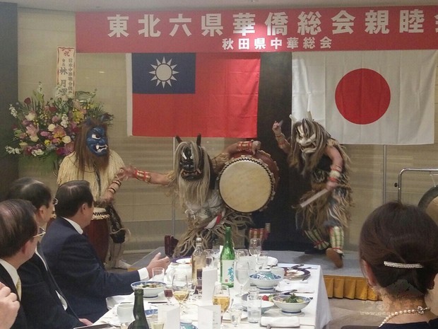 秋田神鬼太鼓表演。