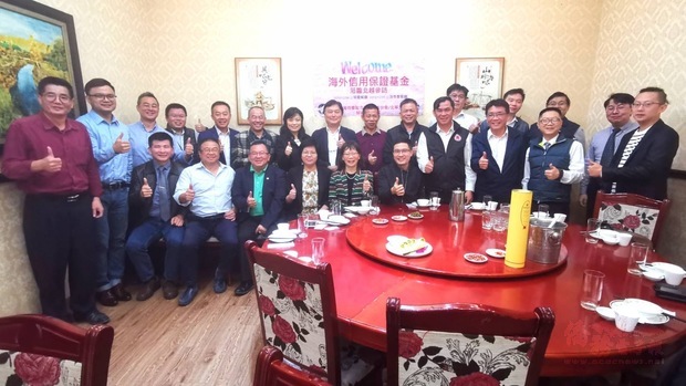 信保基金一行與河內商會及北寧商會餐敘。