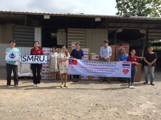 泰國台僑胞疫情聯合應變小組22日捐贈醫療物資，給位於噠府美索地區協助緬甸移工的非政府組織秀克羅瘧疾研究團隊與邊境醫療基金會。（中央社提供）