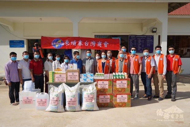 全體人員合影。