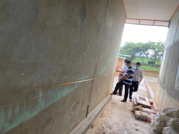 楊振茂一行探訪瑞碧鈕果文學校,瞭解學校基本情形與發展。