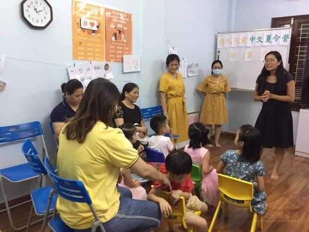 越南河內僑教機構「非凡教育中心」於暑假期間舉辦「暑期兒童夏令營」。