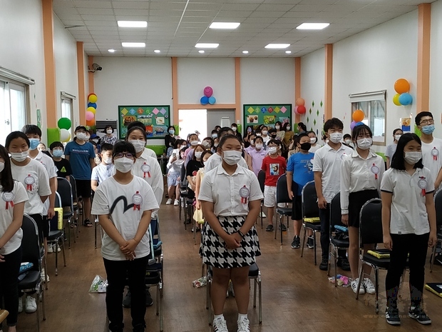 第69屆畢業典禮在驪歌聲中結束。