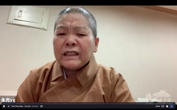 永光法師說,光明大學學生在收到電腦後,均歡喜地淚流滿面。(王永鑫提供)