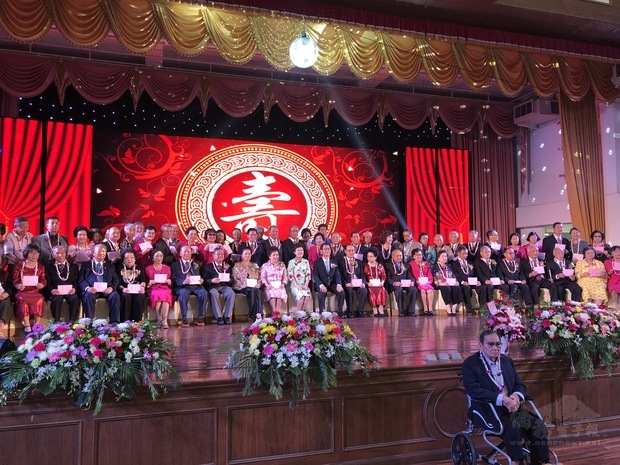 重陽敬老活動壽翁(婆)合影留念。