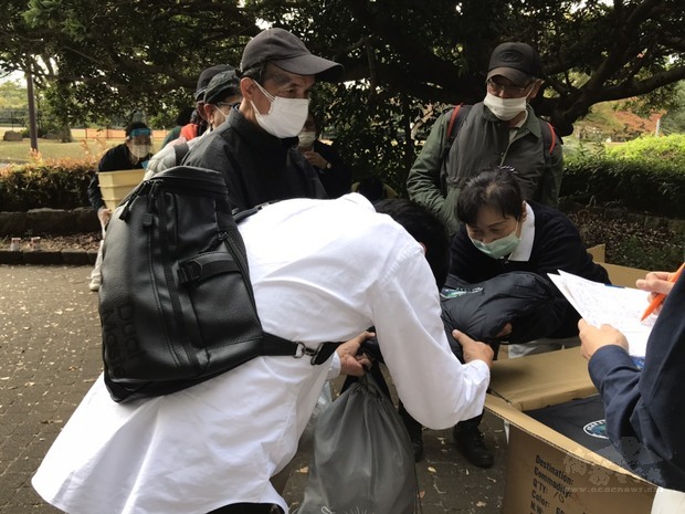 收到愛心的街友紛紛感謝慈濟日本分會。