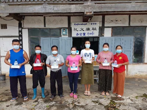 愛緬基金會輔導弄曼果菁學校成立到府教學團隊。