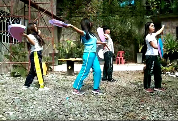 菲籍學員們受訓臺灣民族舞蹈。