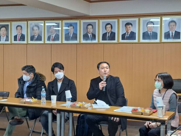 宋勳就旅韓華僑關心議題提出意見。