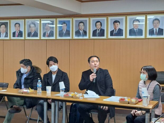 宋勳就旅韓華僑關心議題提出意見。