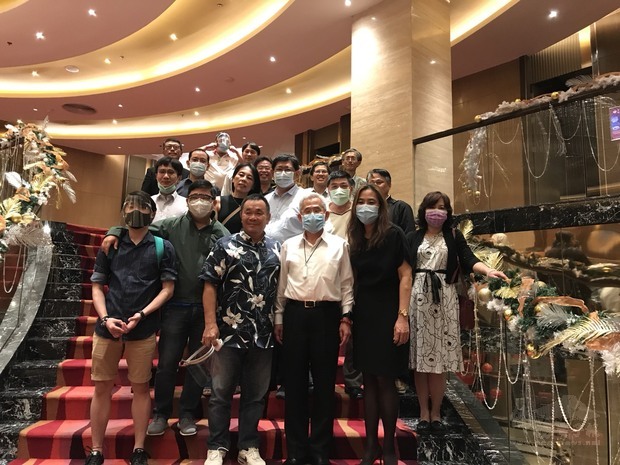 徐佩勇、王映陽、尤正才、劉桂瑛與KOTEN及菲律賓臺商總會於馬尼拉辦理聖誕慈善捐贈活動慶功會。