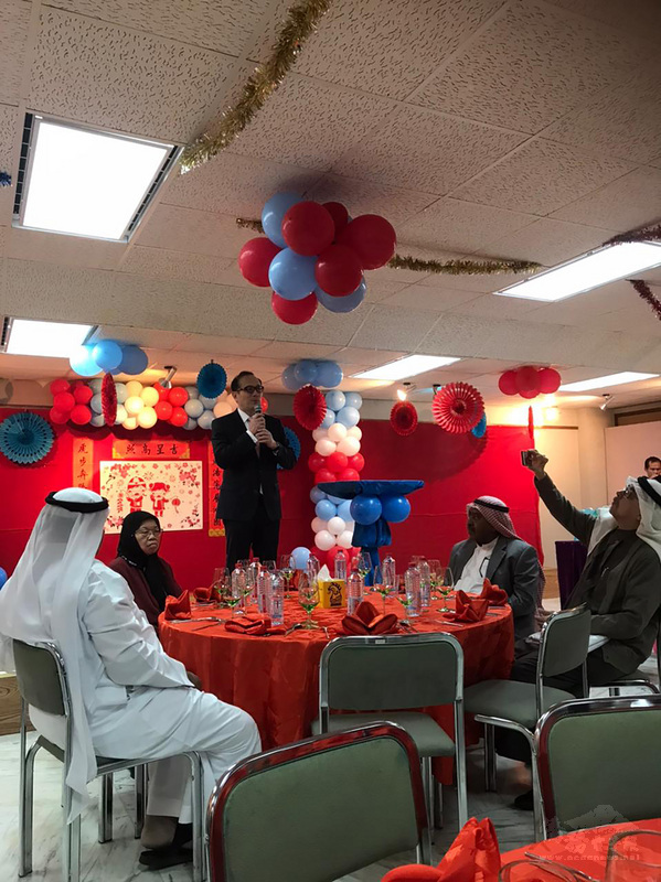 駐沙烏地阿拉伯代表處舉辦除夕餐會已有數十年歷史,2021年因疫情改為邀台僑外帶團圓飯。圖為2020年1月23日駐沙烏地代表處舉辦除夕餐會,駐沙烏地代表鄧盛平致詞。