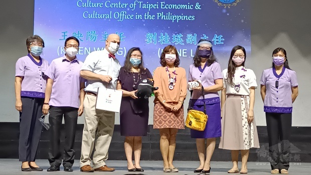 王映陽主任拜訪菲律賓聖公會中學。