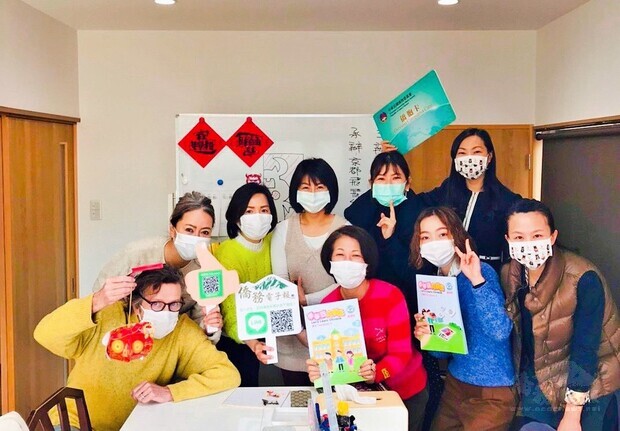 楊慧萍秘書(後排右)與參加者合影