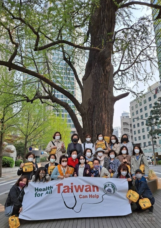 韓國華僑婦女聯合會南山健行活動，聲援臺灣參與世界衛生組織。