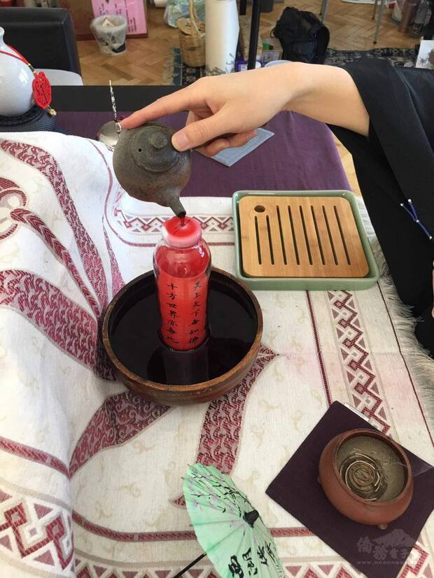 辛丑年飲月齋藝術工作坊的浴佛活動。 (2021年5月19日)