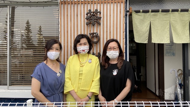 活動結束後張處長也前往拜訪當地僑胞