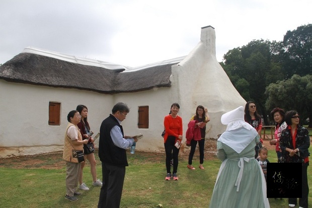 南非華人婦女會參觀南非先民傳統農莊。