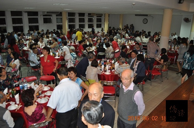 超過500人齊聚中山堂慶祝父母親節。