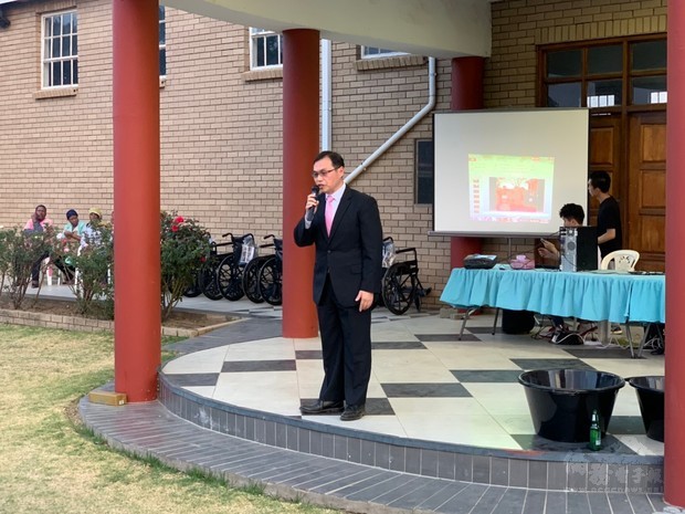 賀忠義應邀上台致詞。