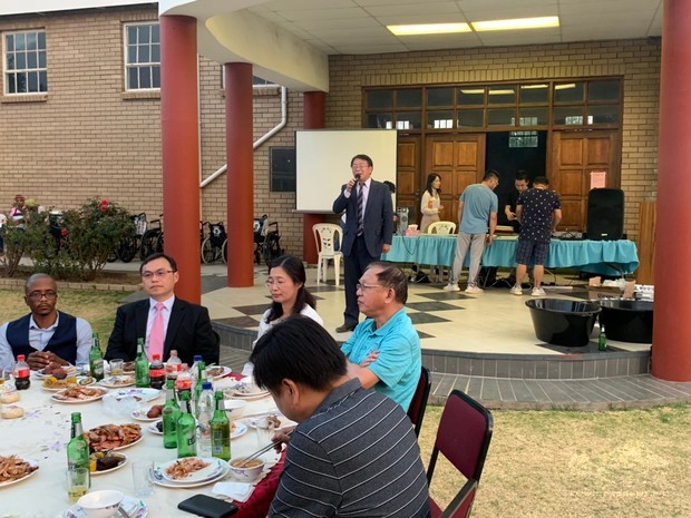 賴金城應邀致詞並推廣僑胞卡。