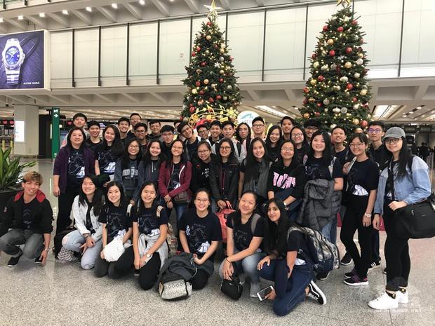 模里西斯華裔青年訪臺觀摩團在香港機場合影。