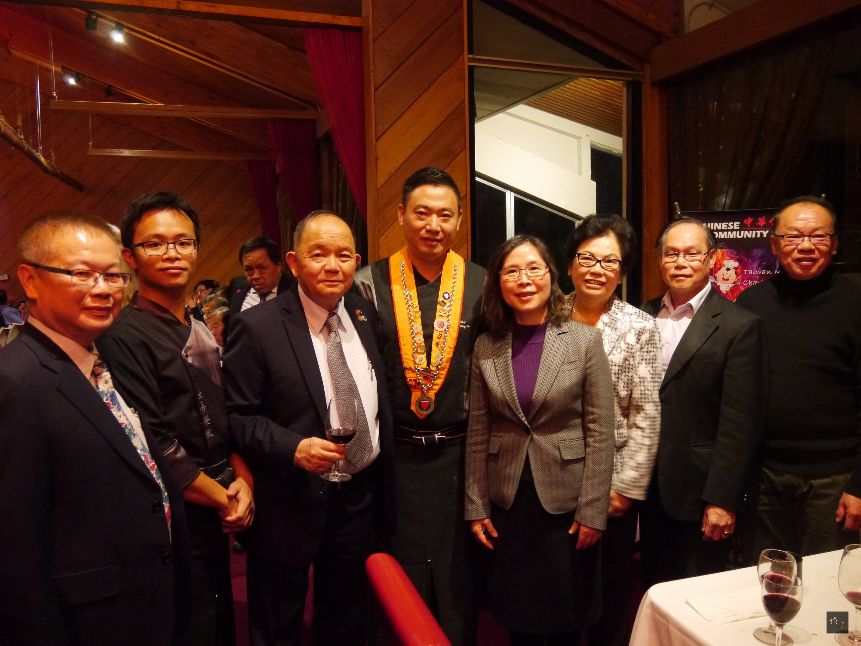 墨爾本中華公會舉辦台灣美食神話之夜募款餐會,僑界人士踴躍出席捐出愛心。(駐墨爾本辦事處提供)