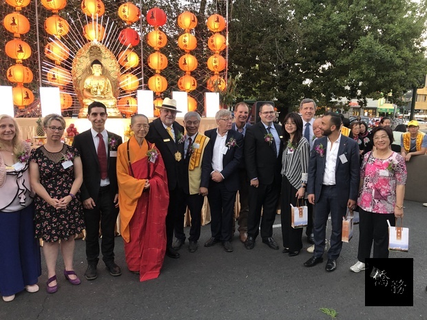 墨爾本佛光山及國際佛光會澳大利亞墨爾本協會2日舉辦慶祝2019年農曆新春獻燈及世界和平祈福法會，