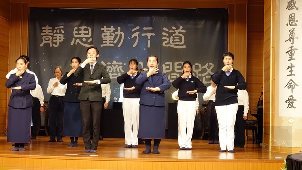 志工手語表演。